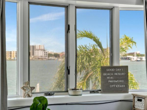 The Boho Waterview w Balcony BBQ & Heated Pool
